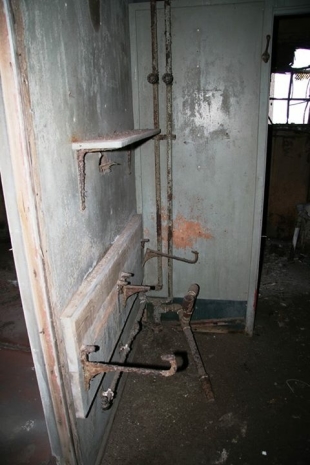 Wash basin brackets